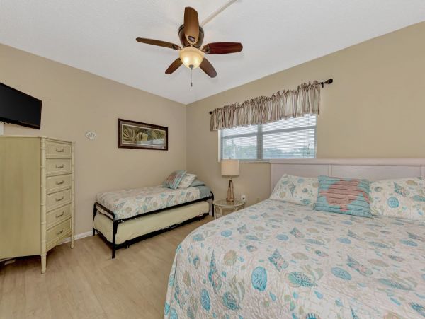 Walk to Beach Two Bedroom Vacation Rental in Siesta Key
