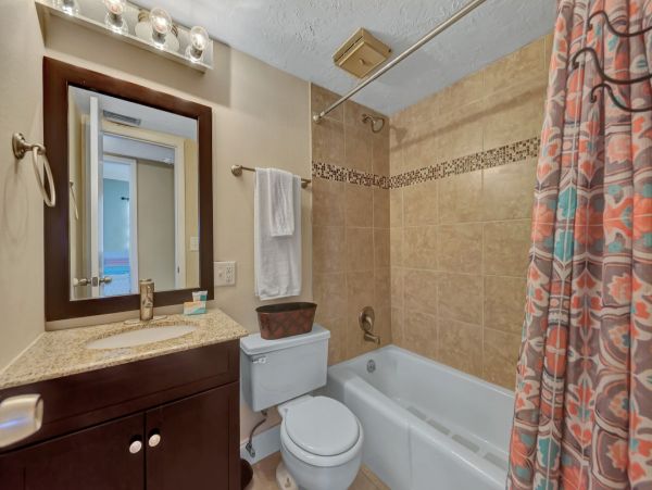 Walk to Beach Two Bedroom Vacation Rental in Siesta Key