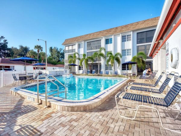 Walk to Beach Two Bedroom Vacation Rental in Siesta Key