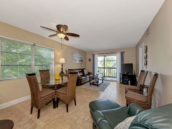 Walk to Beach Two Bedroom Vacation Rental in Siesta Key