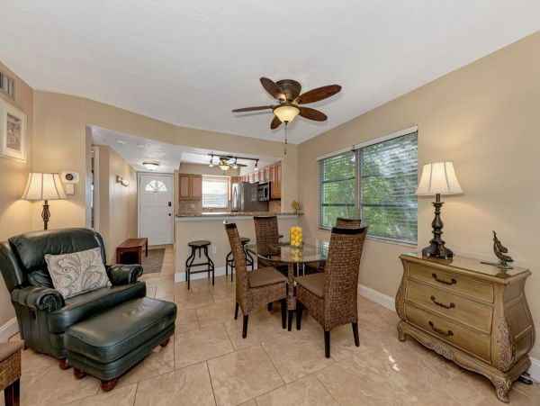 Walk to Beach Two Bedroom Vacation Rental in Siesta Key