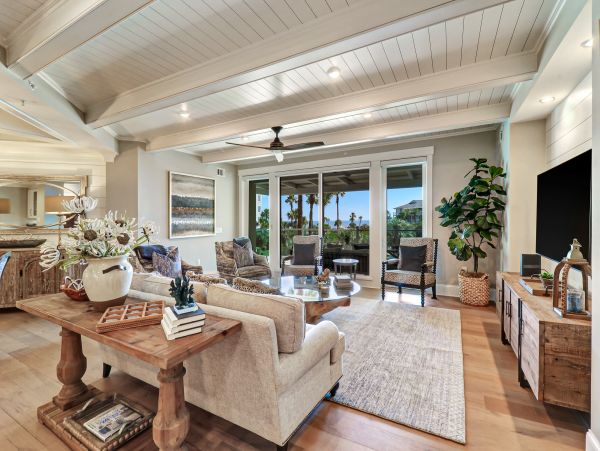 Cozy Corner with 5 Bedrooms and Great View