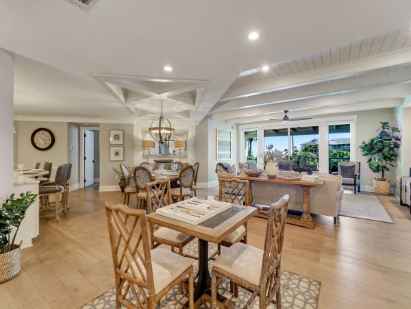 Cozy Corner with 5 Bedrooms and Great View