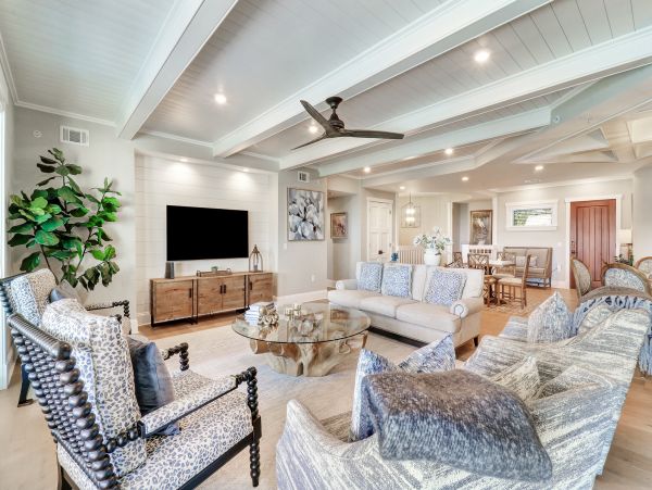 Cozy Corner with 5 Bedrooms and Great View
