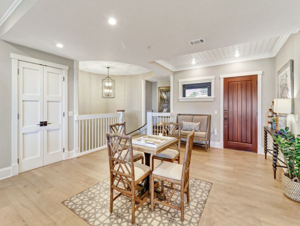Cozy Corner with 5 Bedrooms and Great View