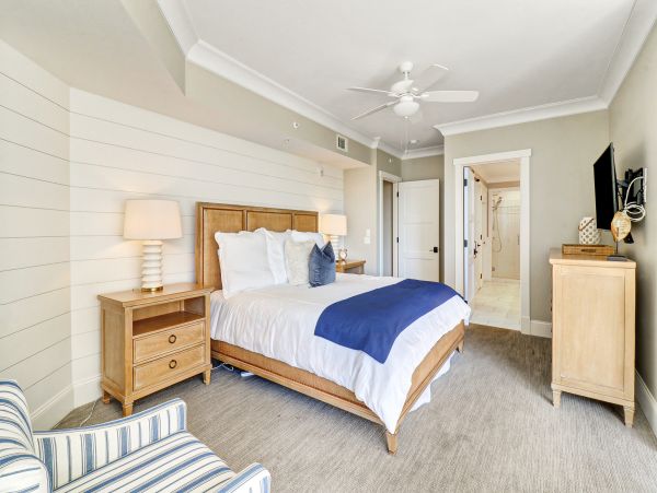 Cozy Corner with 5 Bedrooms and Great View