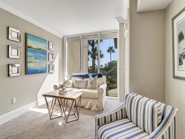 Cozy Corner with 5 Bedrooms and Great View