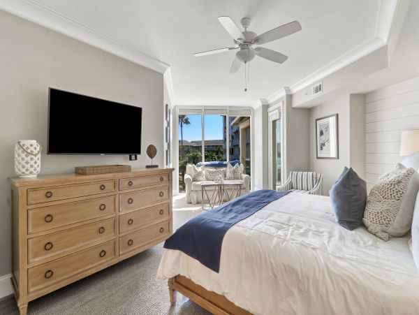 Cozy Corner with 5 Bedrooms and Great View