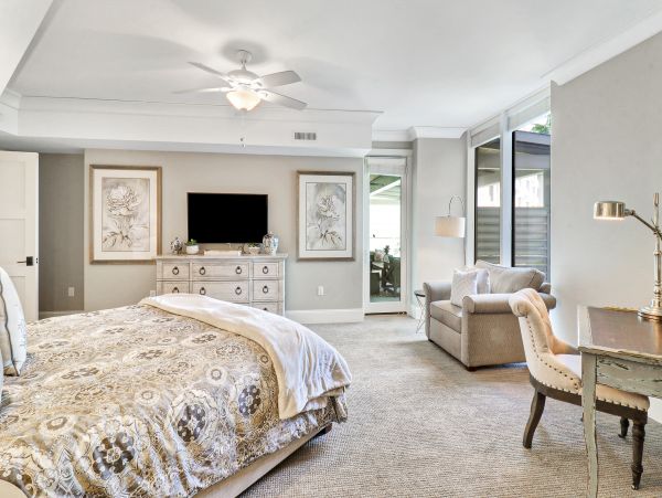 Cozy Corner with 5 Bedrooms and Great View