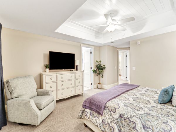 Cozy Corner with 5 Bedrooms and Great View