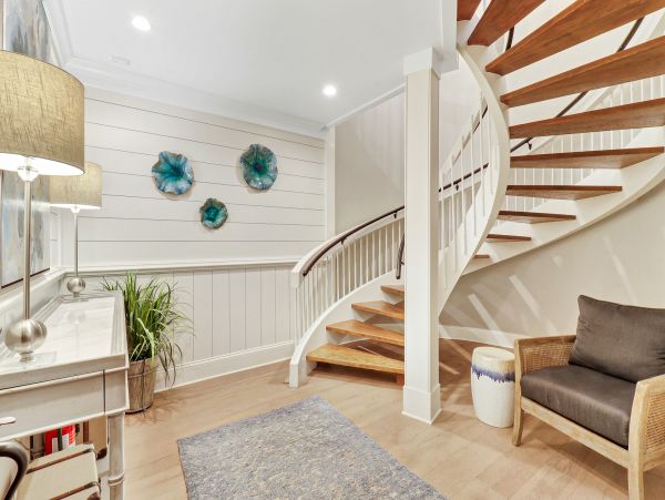 Cozy Corner with 5 Bedrooms and Great View