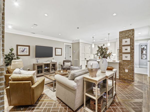 Cozy Corner with 5 Bedrooms and Great View