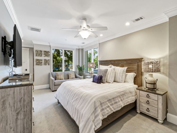 Cozy Corner with 5 Bedrooms and Great View