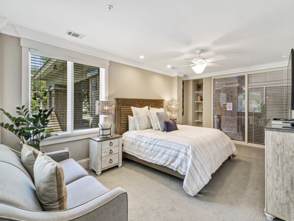 Cozy Corner with 5 Bedrooms and Great View