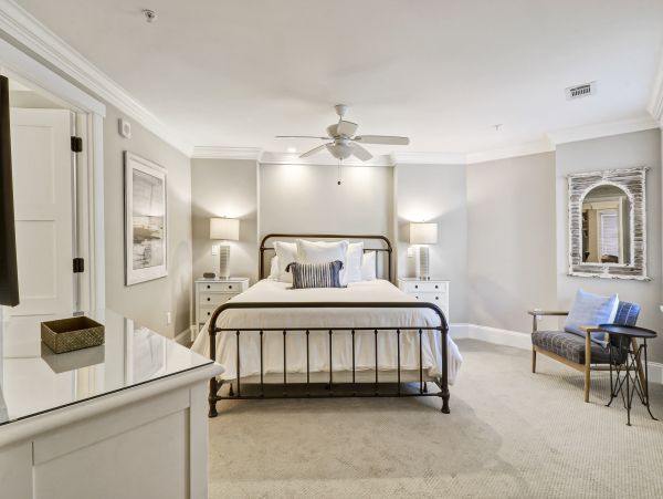 Cozy Corner with 5 Bedrooms and Great View