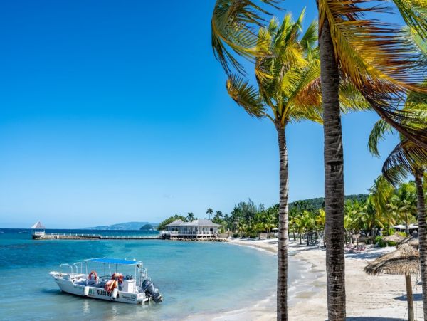 Caribbean Bliss: A 10-Bedroom Luxury Retreat in Montego Bay