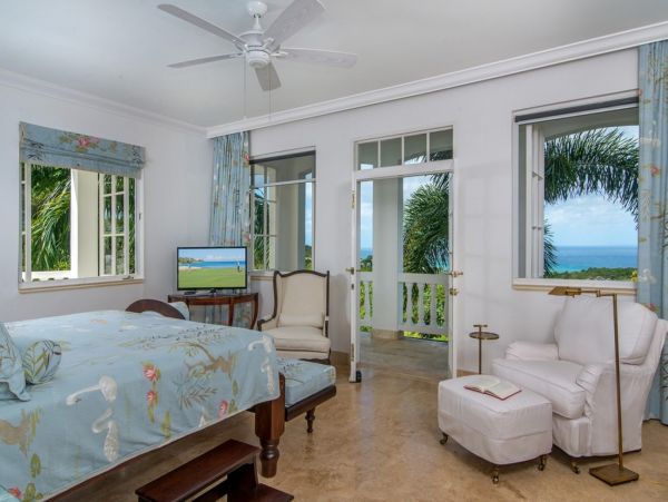 Caribbean Bliss: A 10-Bedroom Luxury Retreat in Montego Bay