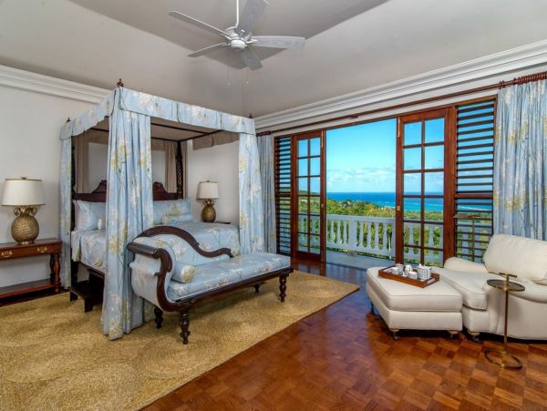 Caribbean Bliss: A 10-Bedroom Luxury Retreat in Montego Bay