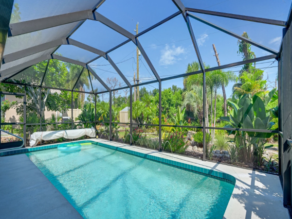 Charming 2 Bedroom Vacation Home with Private Pool