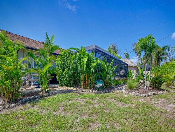 Charming 2 Bedroom Vacation Home with Private Pool