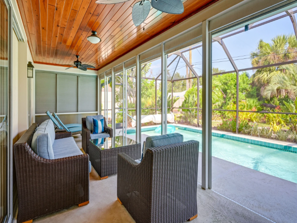 Charming 2 Bedroom Vacation Home with Private Pool