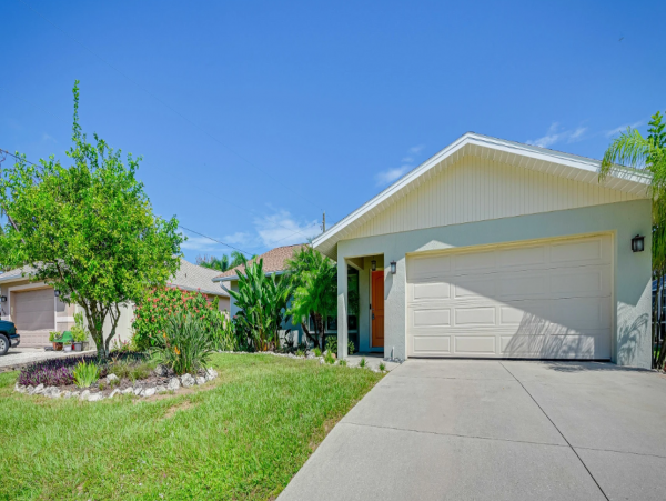 Charming 2 Bedroom Vacation Home with Private Pool