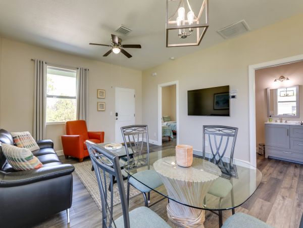 Englewood Home with 2 Bedrooms