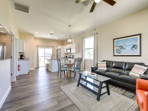 Englewood Home with 2 Bedrooms