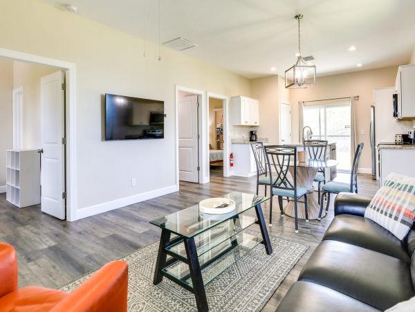 Englewood Home with 2 Bedrooms
