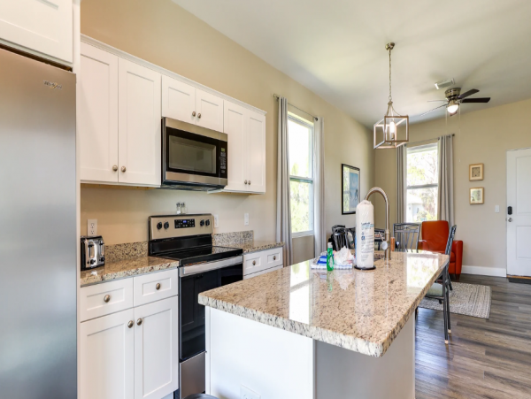 Englewood Home with 2 Bedrooms