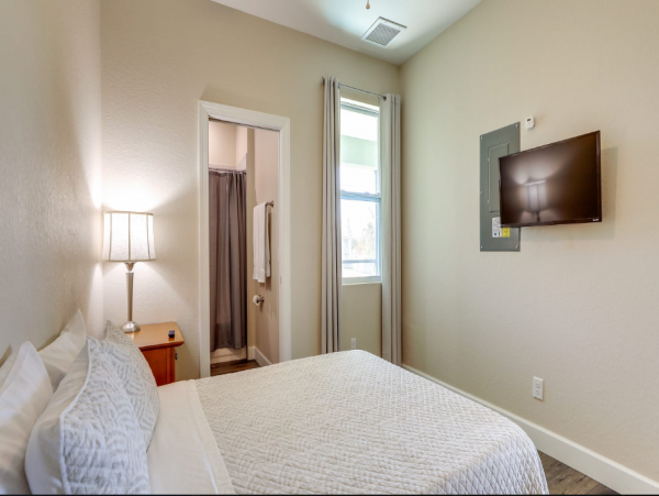 Englewood Home with 2 Bedrooms