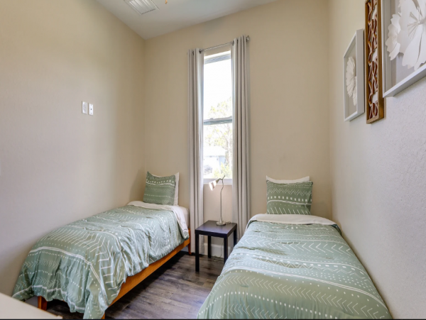 Englewood Home with 2 Bedrooms