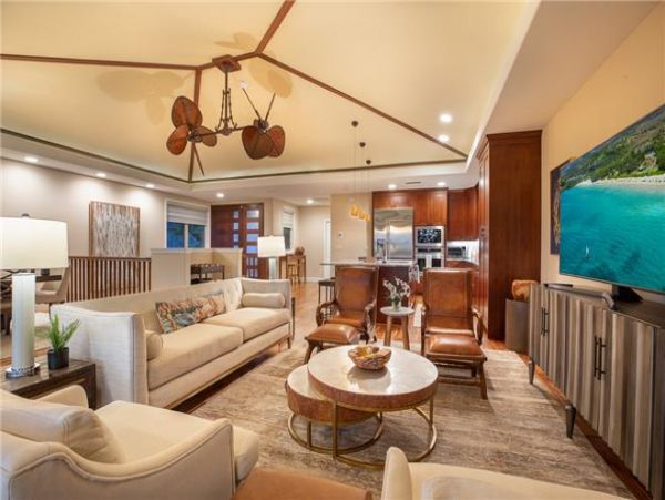 Gorgeous 4 Bedroom Vacation Getaway Great Amenities
