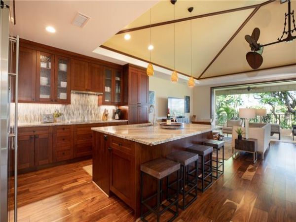 Gorgeous 4 Bedroom Vacation Getaway Great Amenities