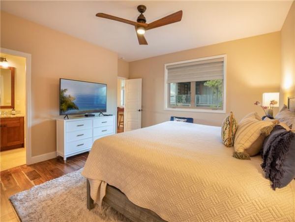 Gorgeous 4 Bedroom Vacation Getaway Great Amenities