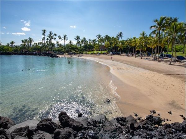 Gorgeous 4 Bedroom Vacation Getaway Great Amenities