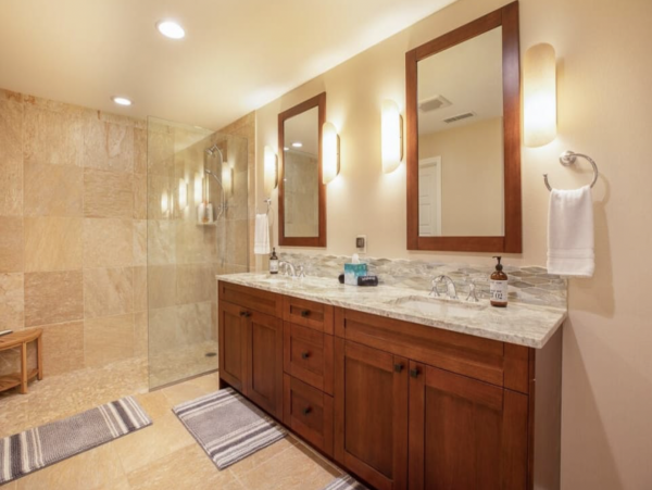 Gorgeous 4 Bedroom Vacation Getaway Great Amenities