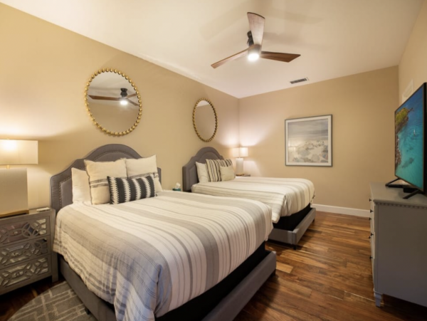 Gorgeous 4 Bedroom Vacation Getaway Great Amenities