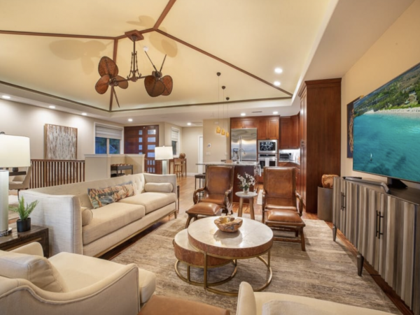 Gorgeous 4 Bedroom Vacation Getaway Great Amenities