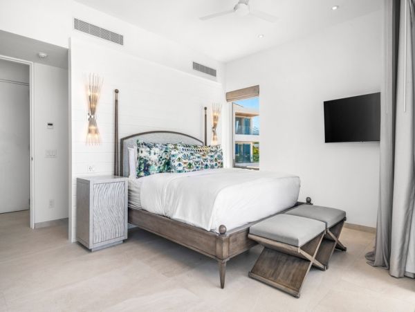 Grace Bay Luxury Villa Rentals - Six-Bedroom Ocean View Villa Turks and Caicos