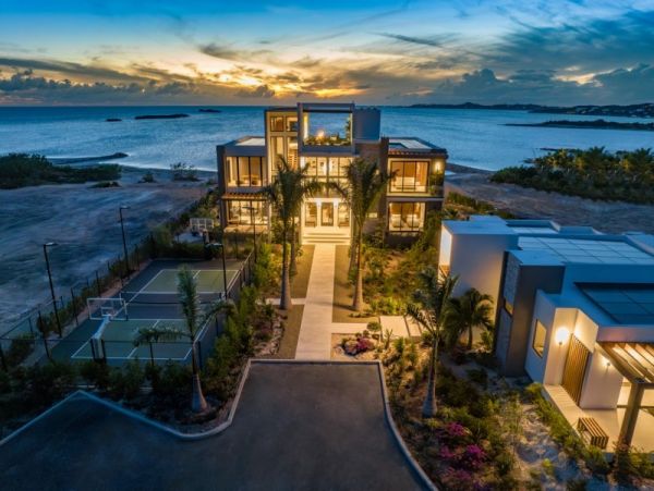 Stunning Beachfront 7 Bedroom Turks and Caicos Rental Home