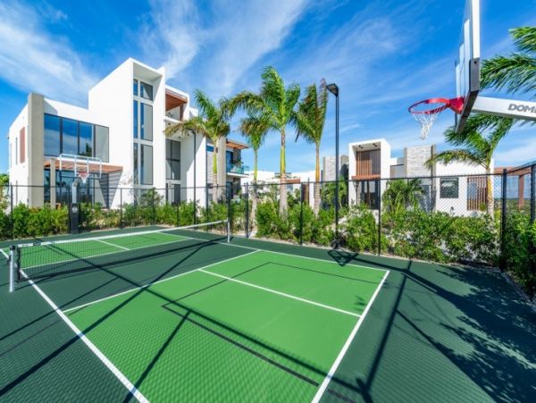 Stunning Beachfront 7 Bedroom Turks and Caicos Rental Home