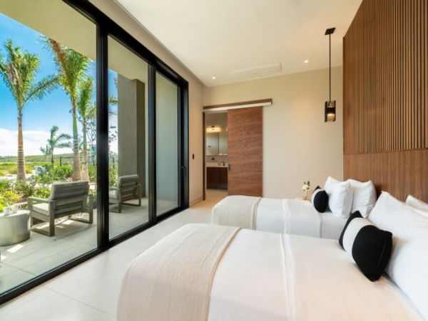 Stunning Beachfront 7 Bedroom Turks and Caicos Rental Home