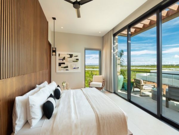Stunning Beachfront 7 Bedroom Turks and Caicos Rental Home