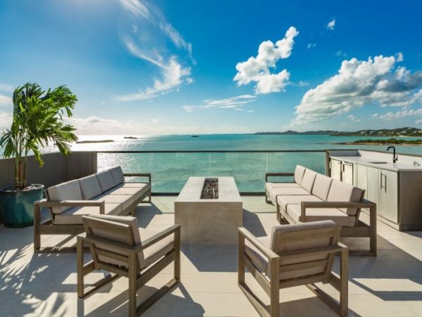 Stunning Beachfront 7 Bedroom Turks and Caicos Rental Home
