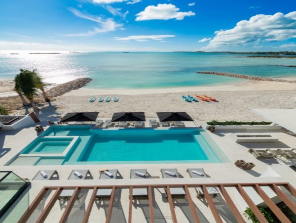 Stunning Beachfront 7 Bedroom Turks and Caicos Rental Home