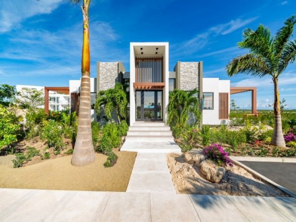 Stunning Beachfront 7 Bedroom Turks and Caicos Rental Home