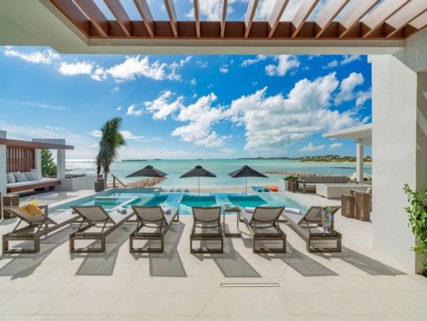 Stunning Beachfront 7 Bedroom Turks and Caicos Rental Home