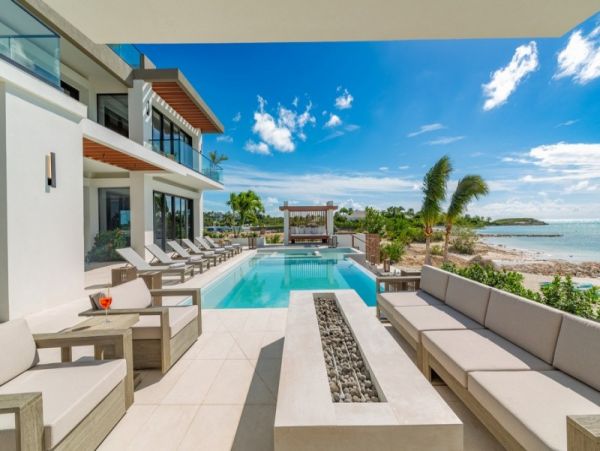 Stunning Beachfront 7 Bedroom Turks and Caicos Rental Home