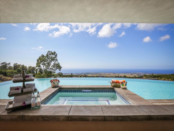 Kailua-Kona 7 Bedroom Vacation Rental with Stunning Views